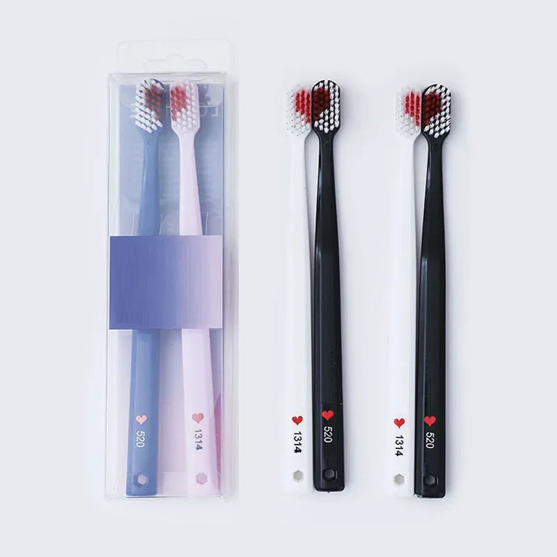 Set of 2 Toothbrushes, Love/Couple, White/Black